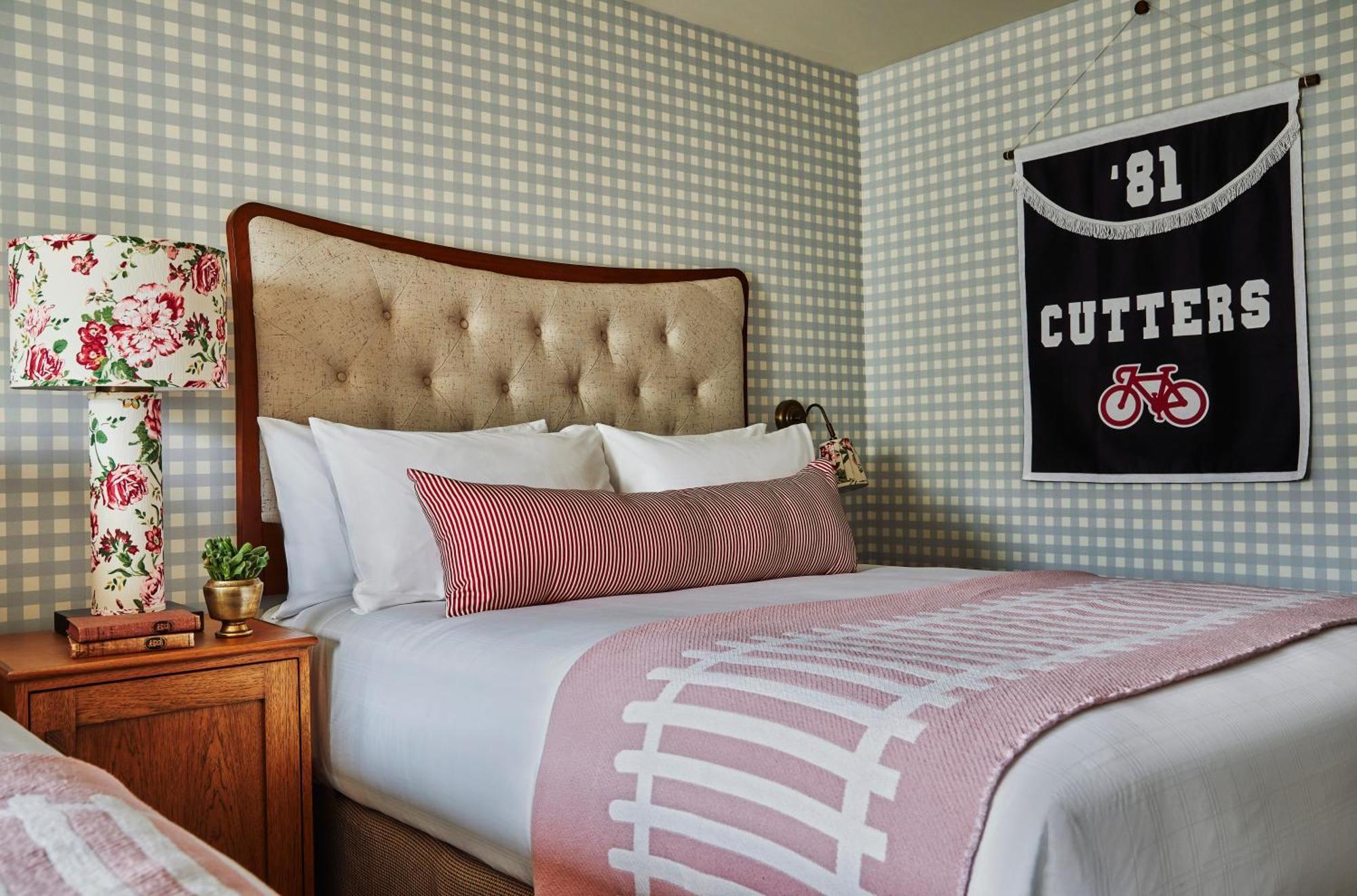 Graduate By Hilton Bloomington Hotel Екстериор снимка