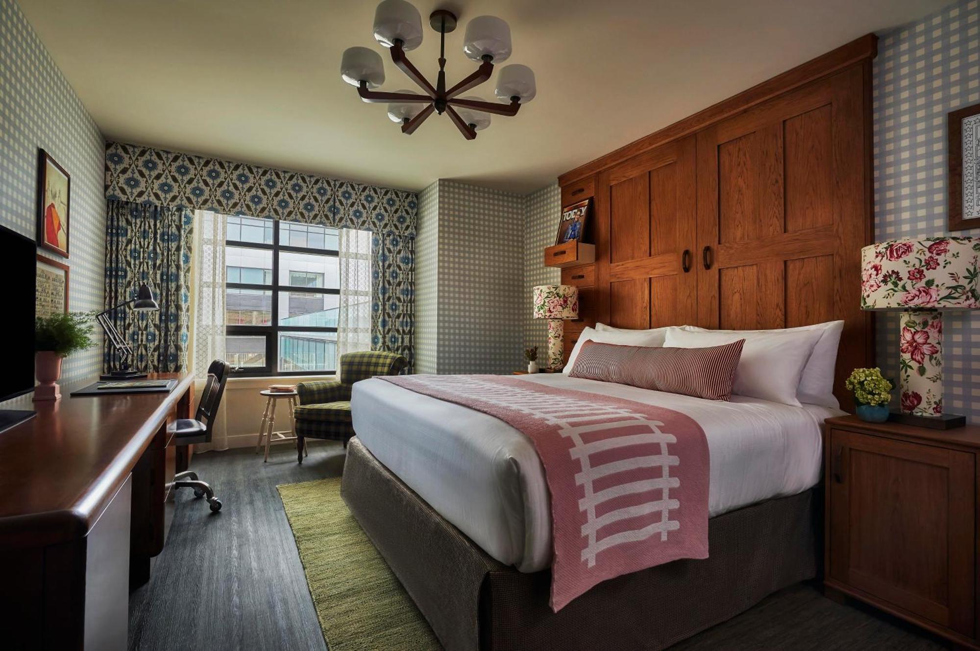 Graduate By Hilton Bloomington Hotel Екстериор снимка